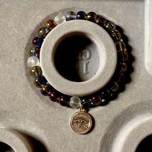 Stone eye bracelet